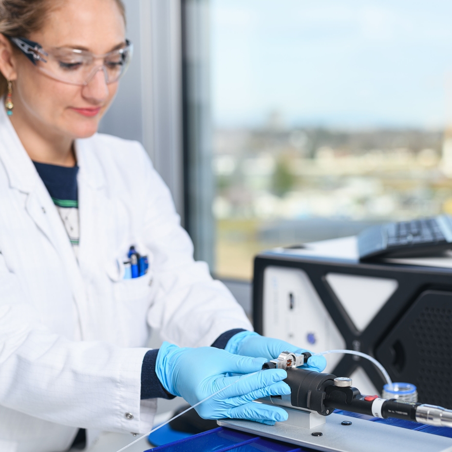Scientist in an R&D lab for cell line development with a Raman system