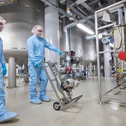 Mobile flow calibration in a clean room