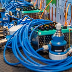 Endress+Hauser在瑞士赖纳赫搭建的Ethernet-APL负载测试系统，集成安装240多台设备。