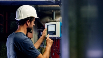 Engineer investigating cooling fluid quality monitoring with Liquiline CM444