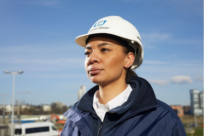 Customer with Bluetooth® devices in wastewater treatment plant