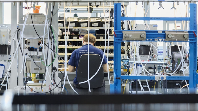 At the end of 2025, the Group had 18,306 employees, up 7.4 percent.