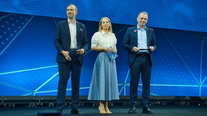 Steven Endress, Sandra Genge and Peter Selders (right) delivered the closing remarks.