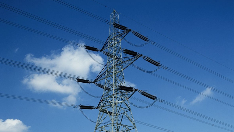 Power supply via electricity mast Power supply via electricity mast