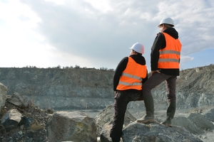 远程监控采矿过程，提高安全性