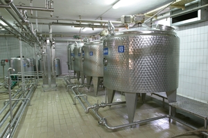 乳制品生产中的牛奶储罐