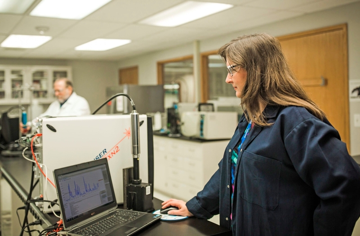 实验室中的拉曼员工