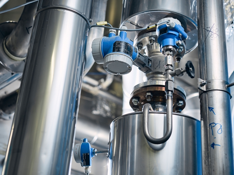 Picture of a Prowirl vortex flowmeter from Endress+Hauser in a steam application