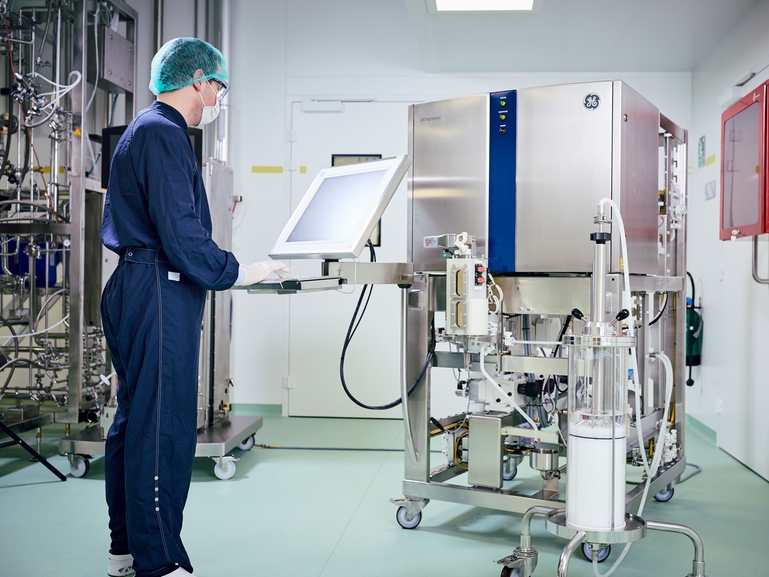 生物处理下游工艺的色谱撬装设备和科学家