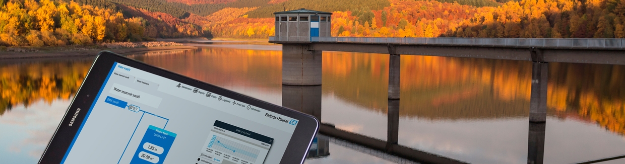 水库，安装有Netilion Water Networks Insights监测系统面板