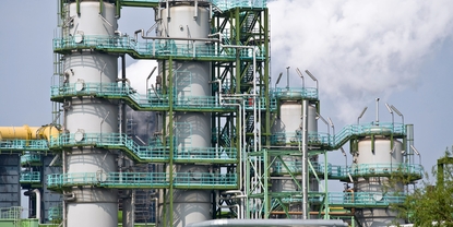 带管道的储气罐